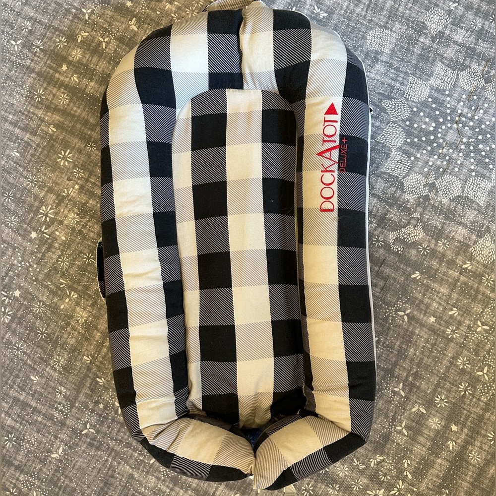 DockATot Deluxe+ Charcoal Buffalo Plaid